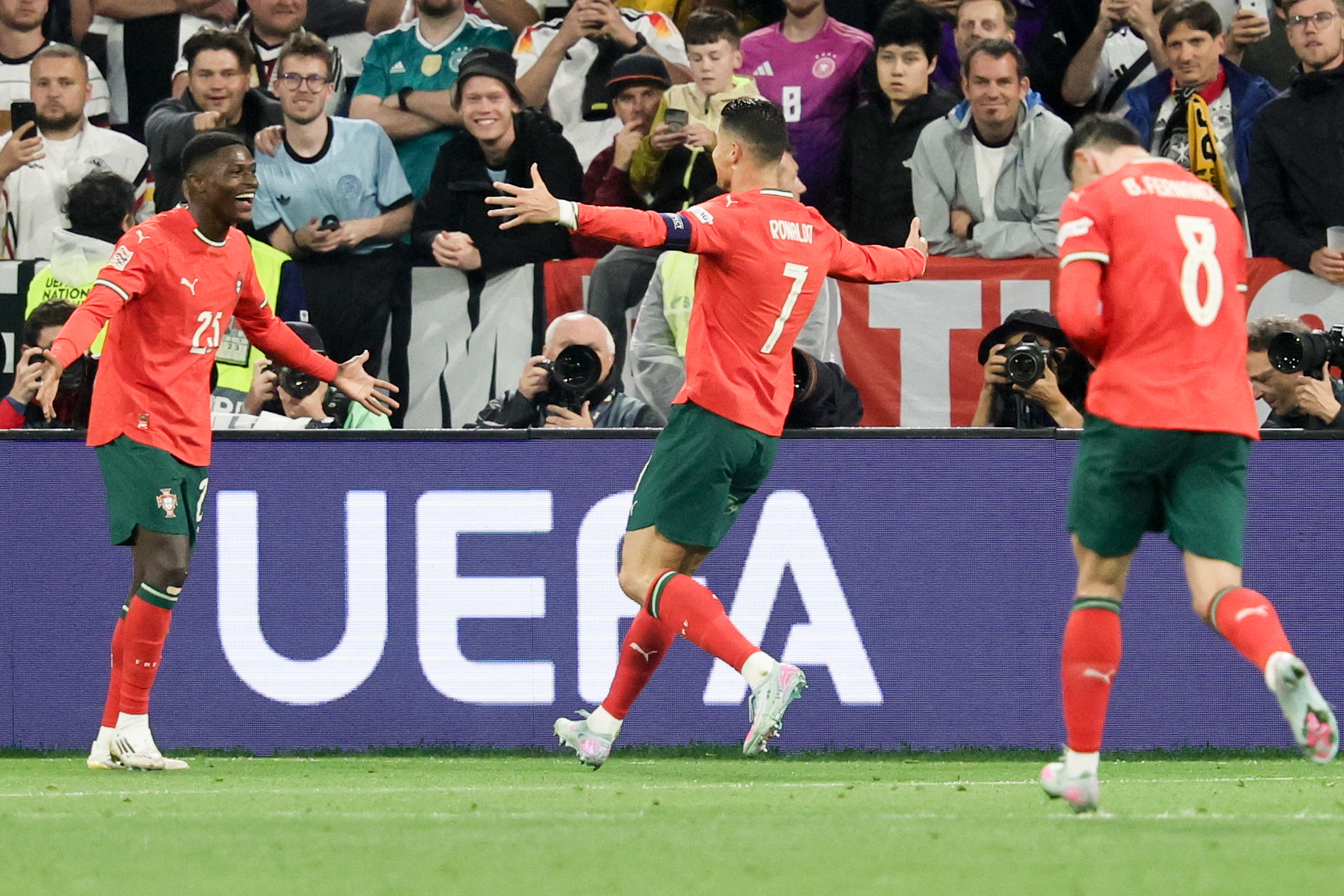 葡萄牙对威尔士陷入剧烈对抗