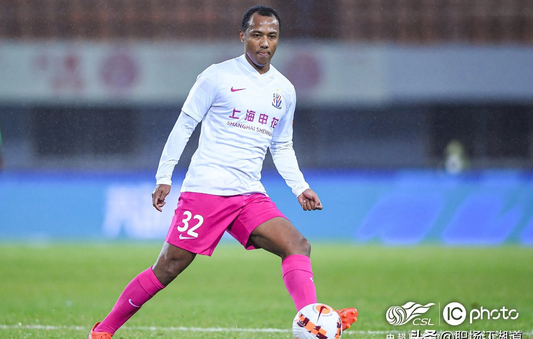 包含球队主力中后卫受伤,备战增添困难的词条 包含球队主力中后卫受伤,备战增添困难的词条