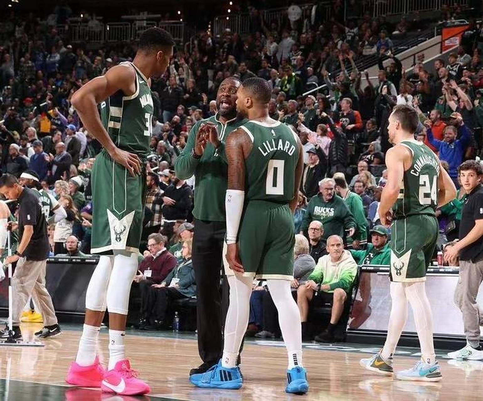 雄鹿与开拓者大战三加时，最终险胜对手