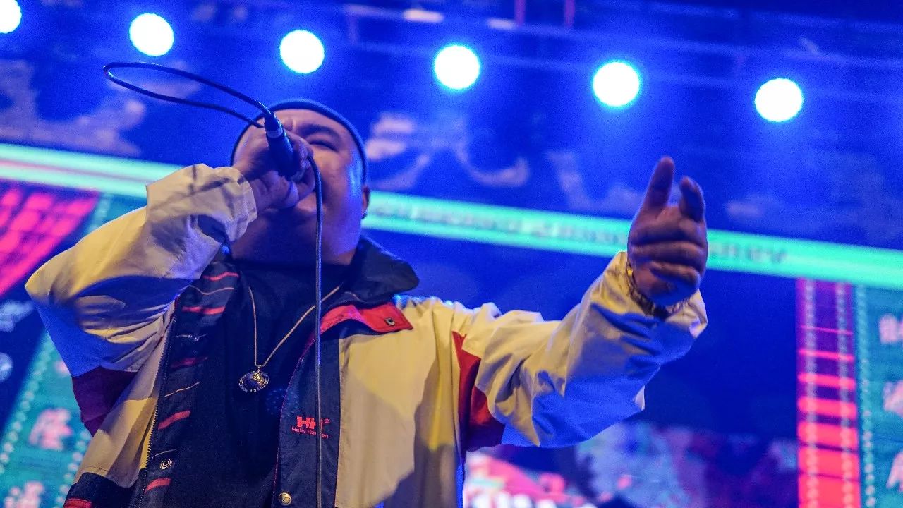 金牌悬念逐渐升温，各国选手再创佳绩的简单介绍