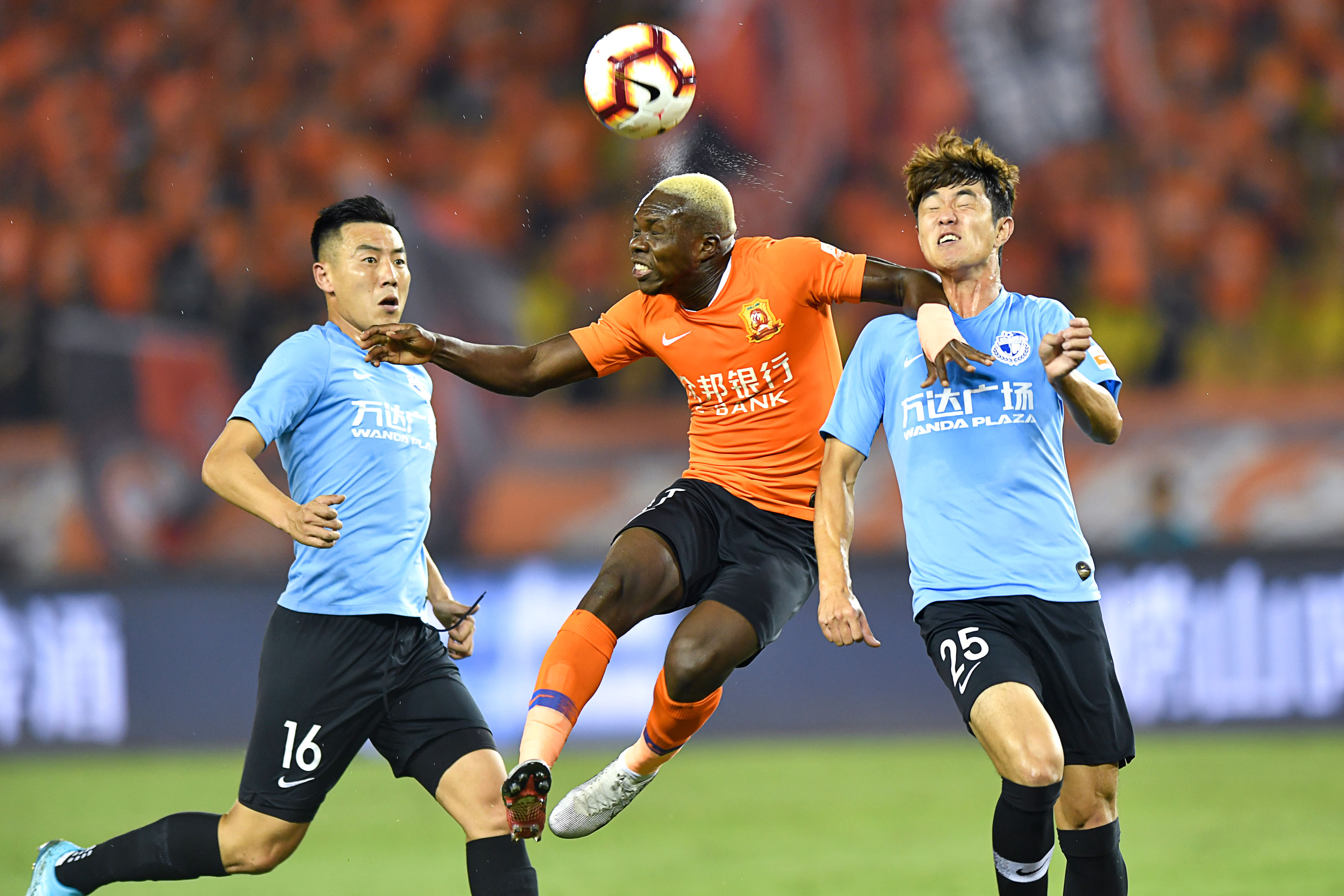 包含武汉卓尔士气高涨，力争进入中超前四的词条