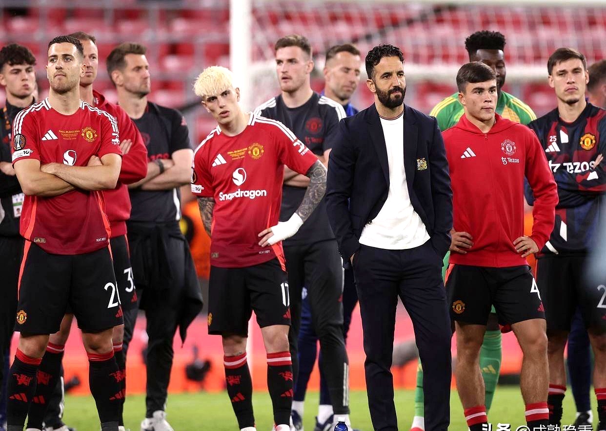 曼联主教练带领球队成功踢欧国联比赛