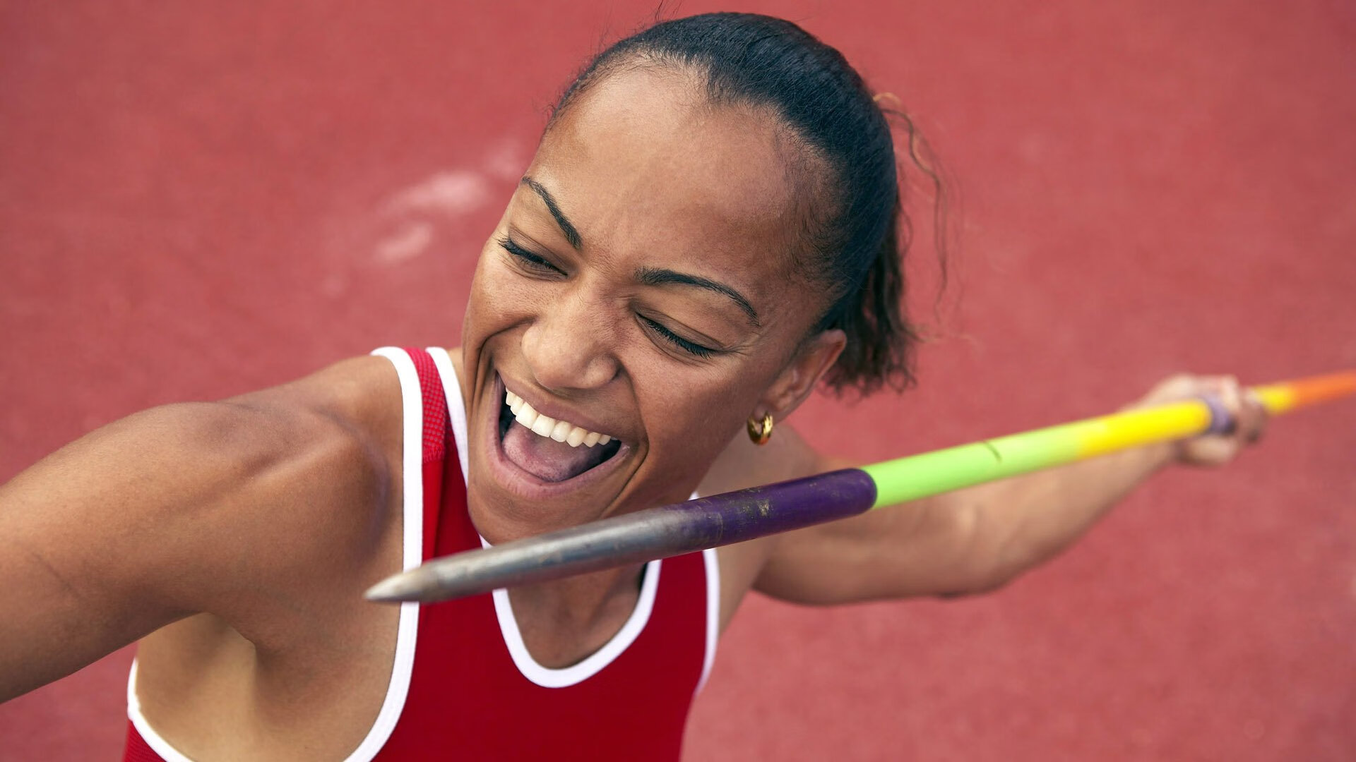 卡塔尔轻取加拿大，恩佐在F1新赛季揭幕战接管比赛—一场跨越体育维度的胜利叙事