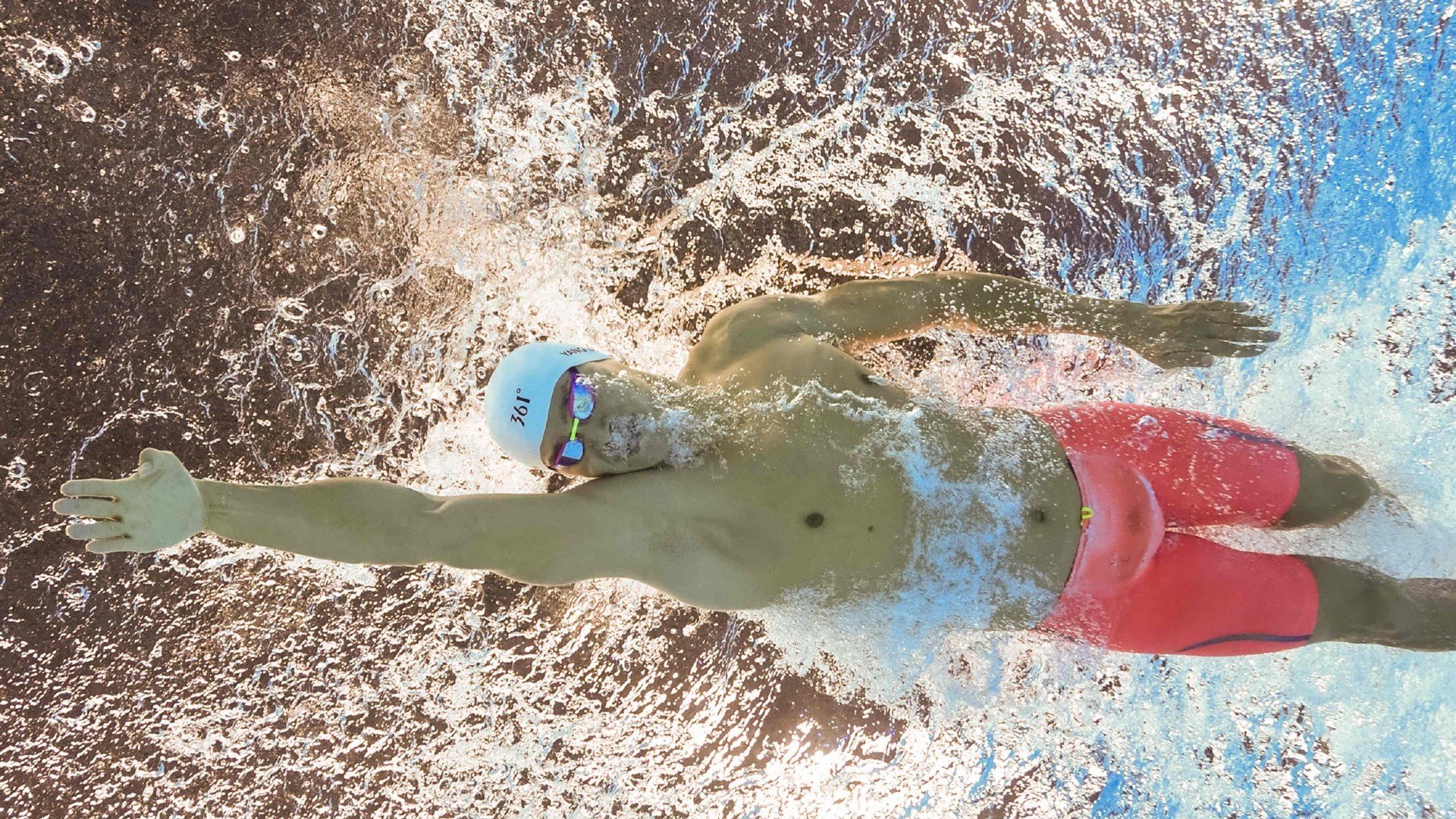 鏖战阿尔卑斯，凯恩一剑封喉，拜仁客场点燃瑞士寒夜